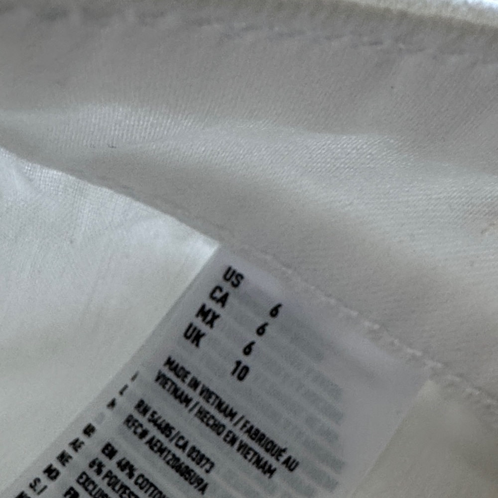 American Eagle Outfitters White Jean Shorts with Frayed Hems - Picture 4 of 4